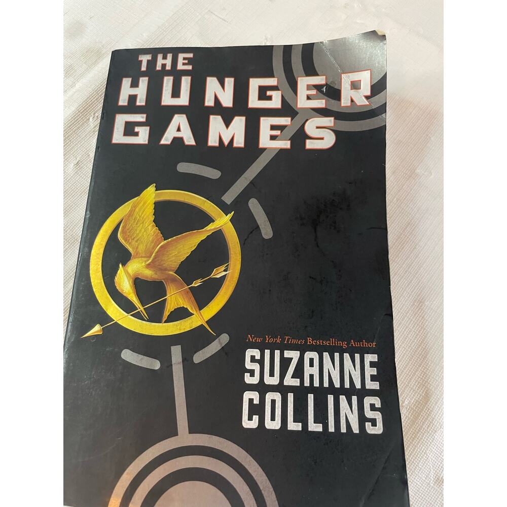 The Hunger Games Suzanne Collins Book GUC Vintage 2008